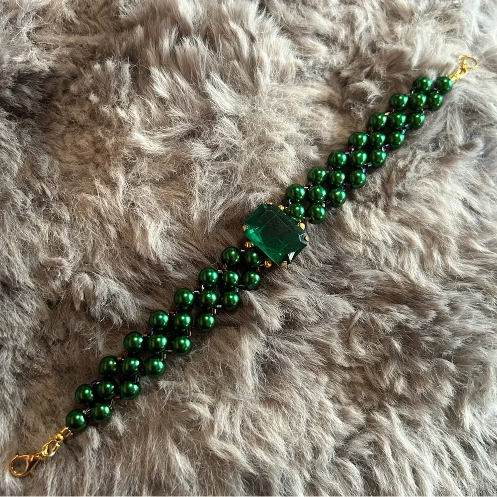 Handcrafted emerald green Czech glass pearl rainbow seed bead lattice bracelet